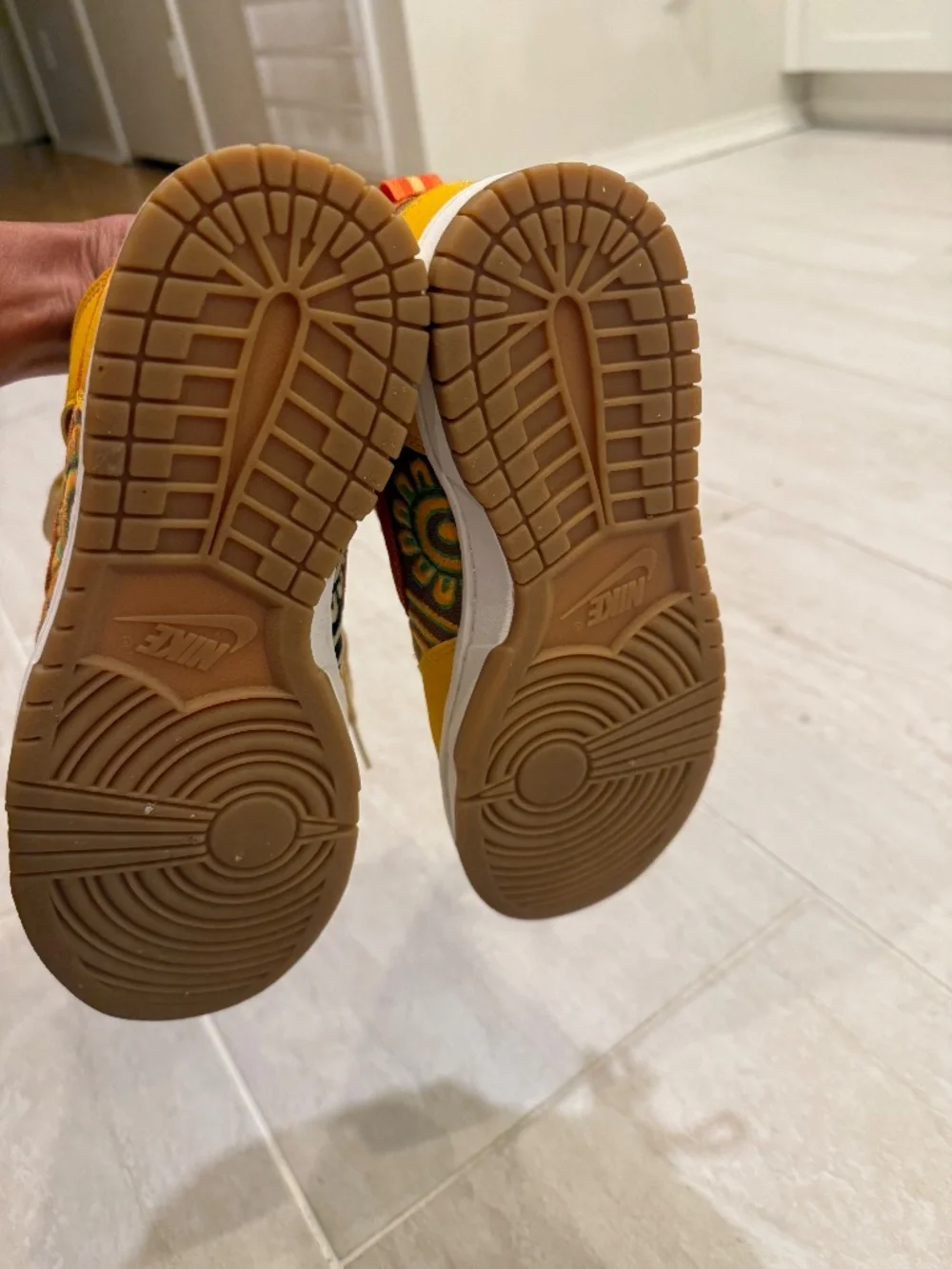 NEW Nike Dunk High "Somos Familia" Yellow/Blk/Orange | Women's 7.5 | Premium - Picture 7 of 8
